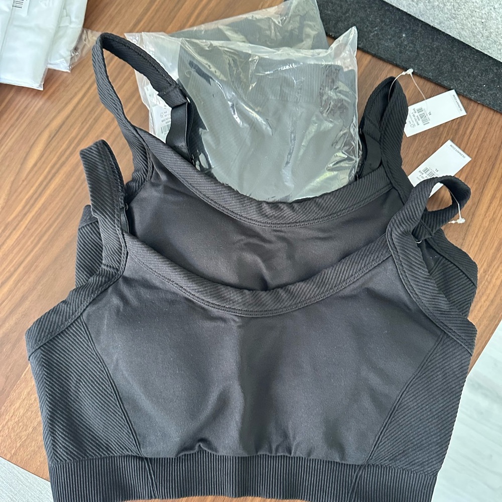 NWT ON 2 pack Black Ribbed Sports Bras